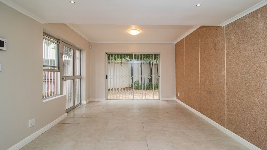 1 Bedroom Property for Sale in Bishopscourt Western Cape